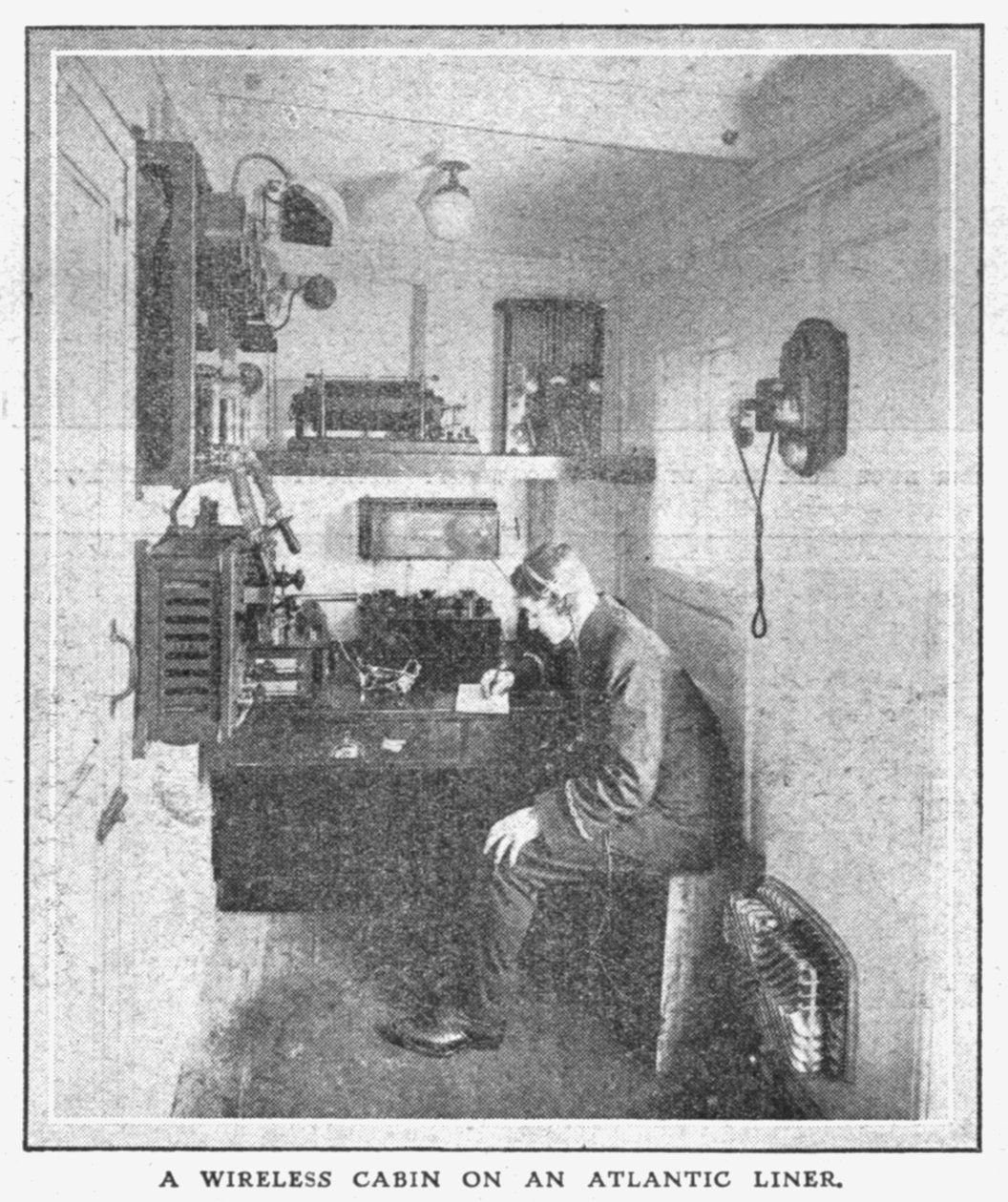 Vezeték nélküli kabin egy atlanti hajón, 1912. április 20. alkotó: Unbekannt