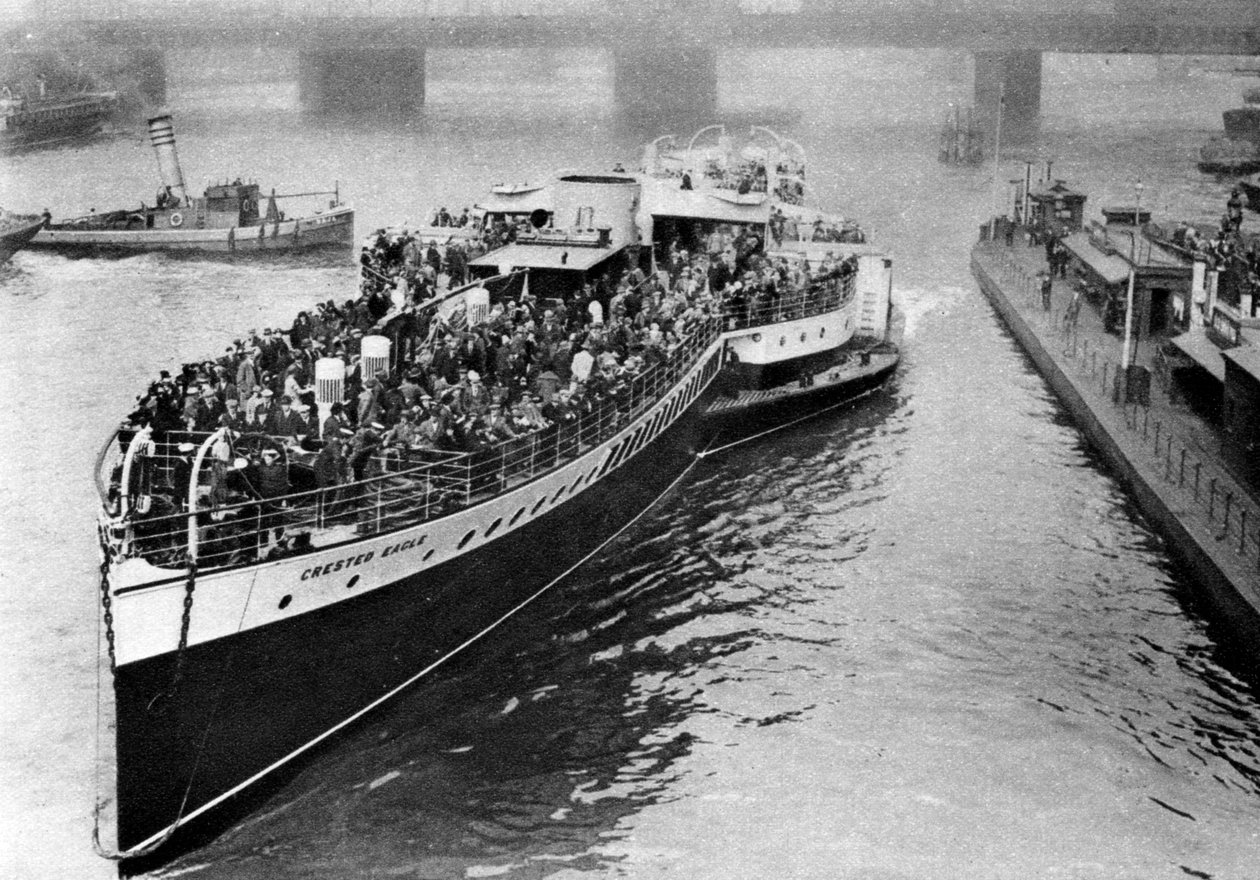 Ünnepi tömeg egy lapátos gőzhajón a londoni Margate felé tartott, 1926-1927 alkotó: Unbekannt