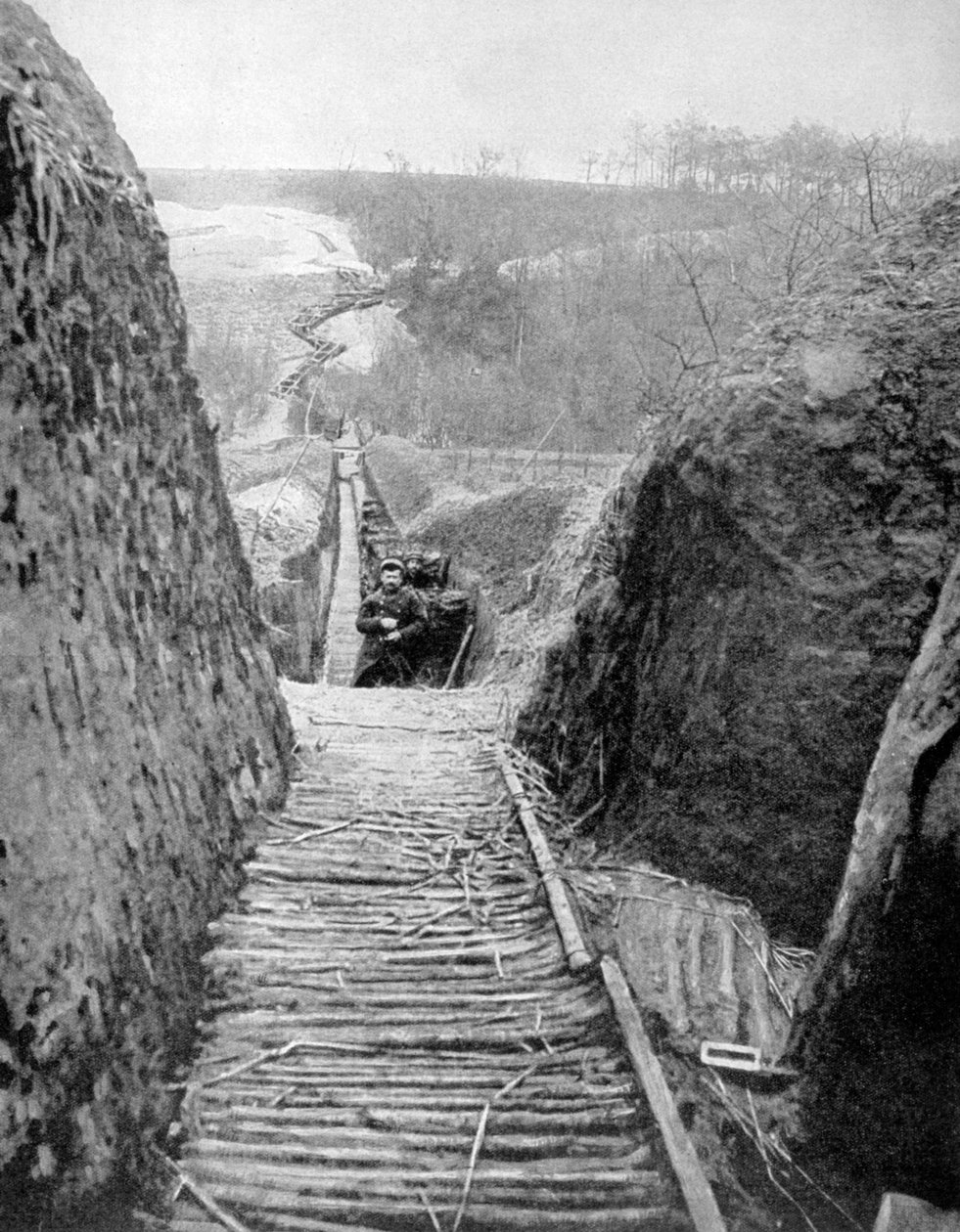 Kommunikációs árok és út a front felé, Franciaország, I. világháború, 1915 alkotó: Unbekannt