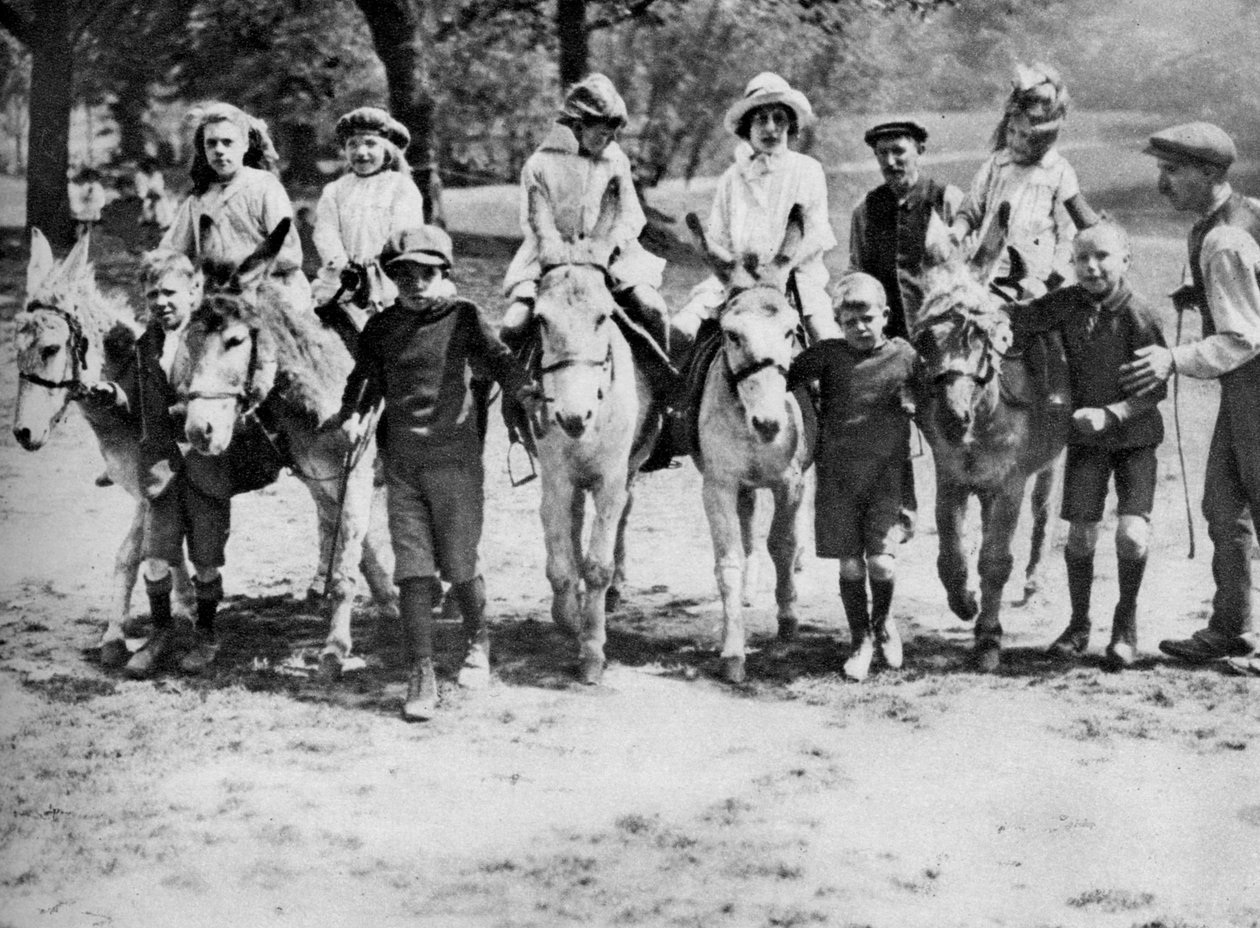 Szamárlovaglás ünnepnapokon a Hampstead Heath-en, Londonban, 1926-1927 alkotó: Unbekannt