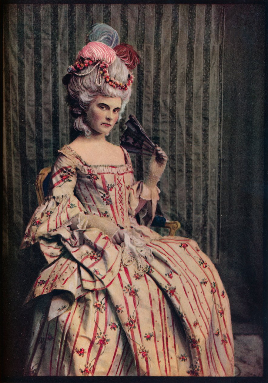 Bájos arányú ruha gyönyörű francia brokátból. 1775-85 közötti időszak, 1913 alkotó: Unbekannt