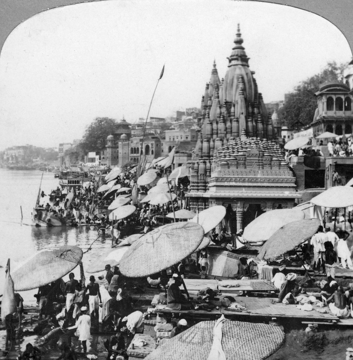 Templom és ghatok a Gangesznél Benares Varanasiban, Indiában, 1900-as évek alkotó: Unbekannt