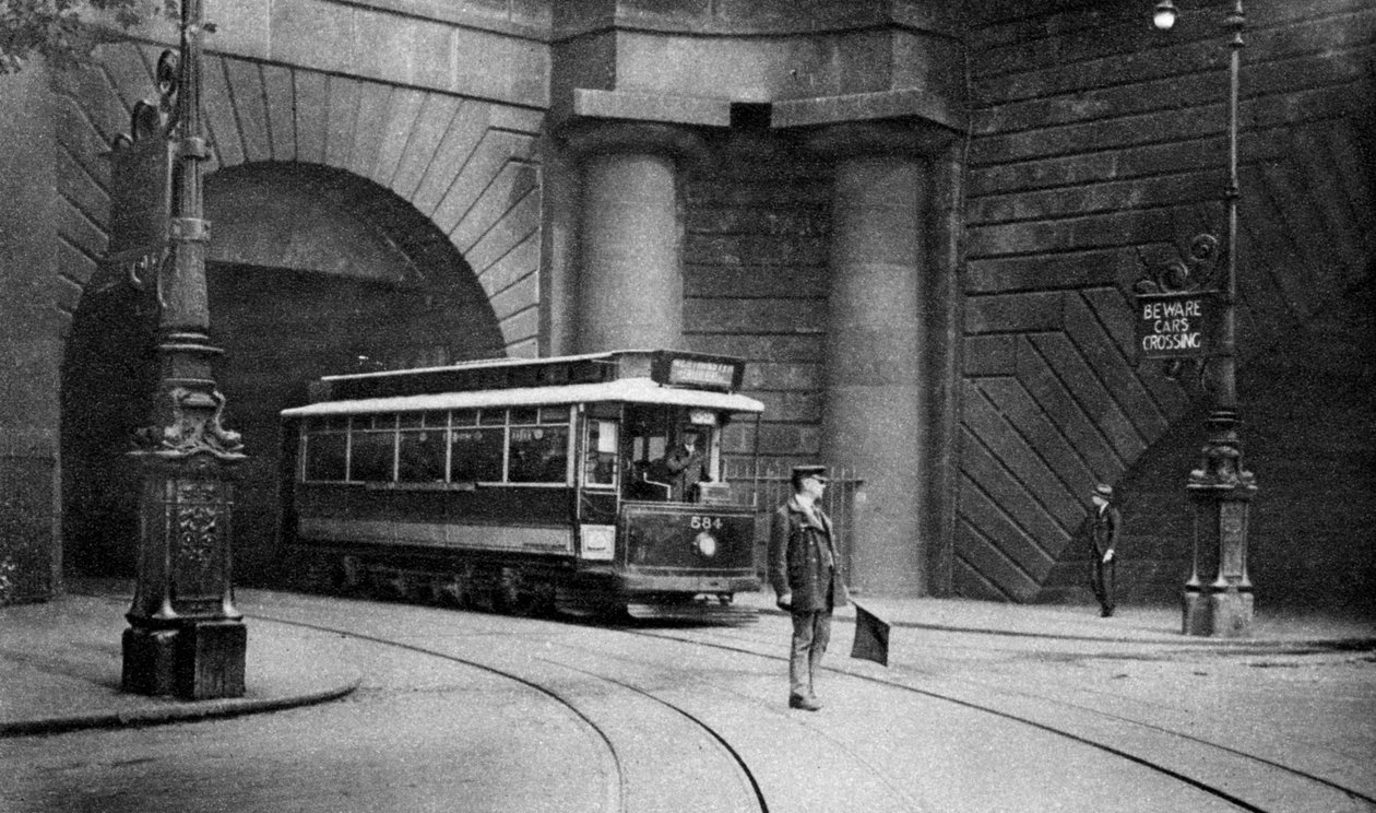 A Kingsway, Aldwych és Somerset House alatt közlekedő villamos, London, 1926-1927 alkotó: Unbekannt
