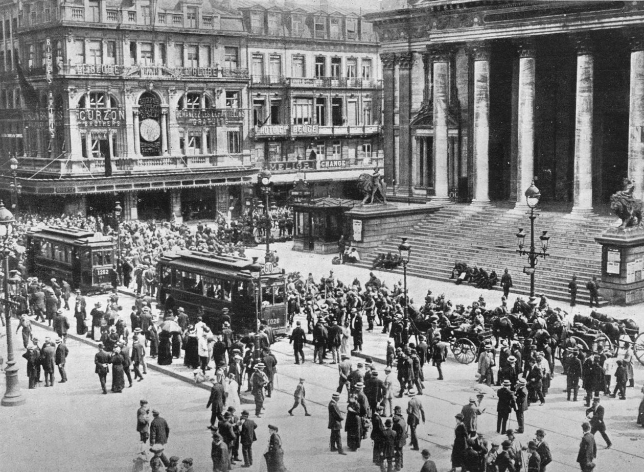 Kilátás a tőzsdére a német csapatok átvonulása közben, 1914 alkotó: Unbekannt