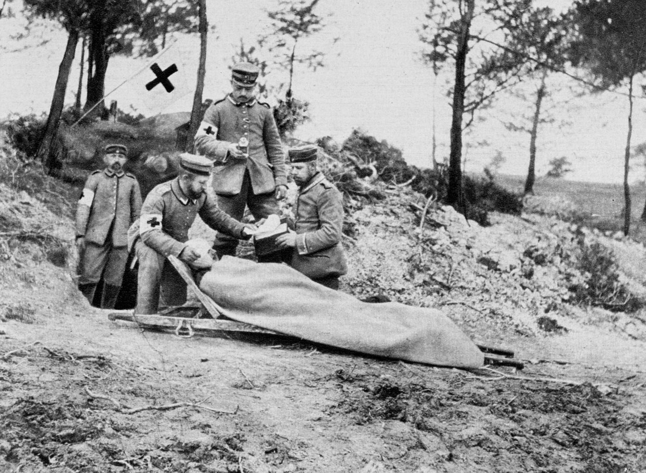 Egy sebesült német katona öltözőállomáson, I. világháború, 1915 alkotó: Unbekannt