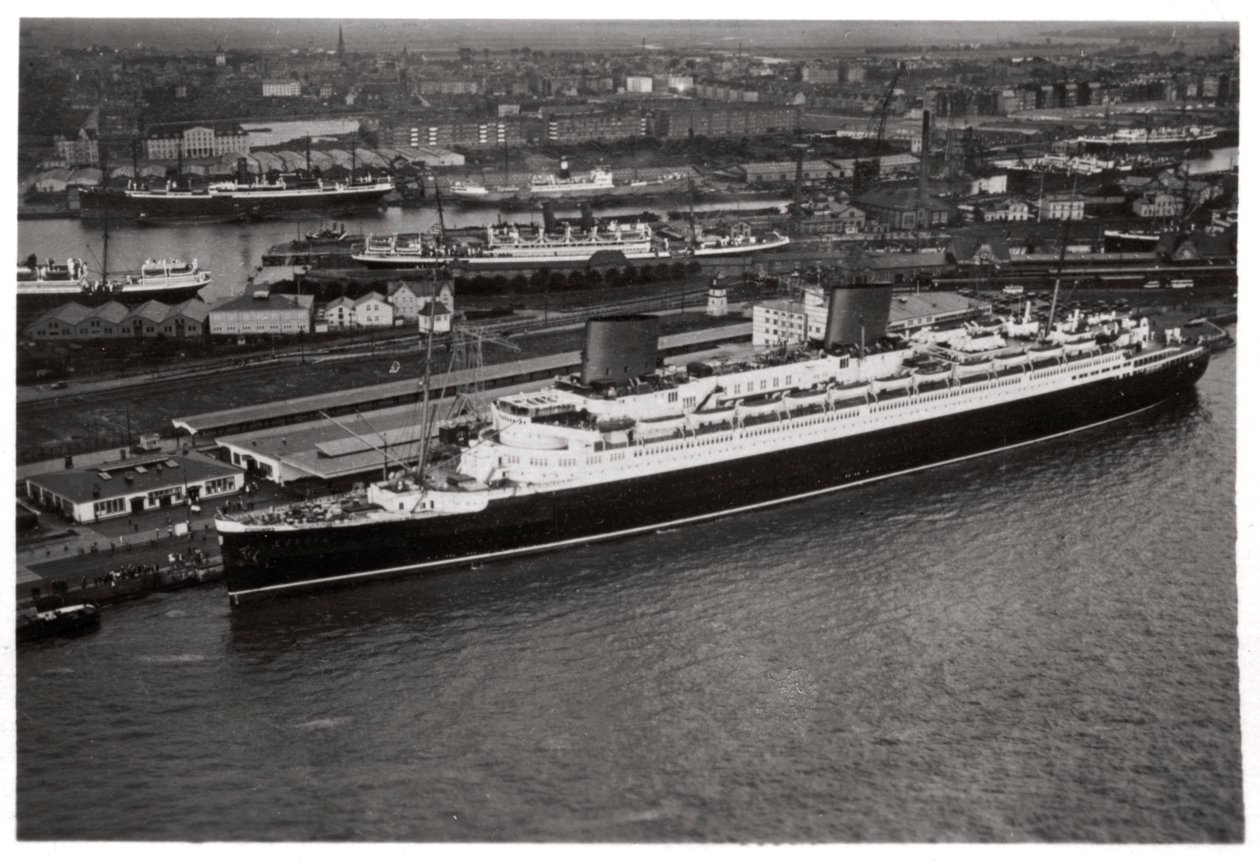 Légi felvétel a németországi brémai kikötőre és az Europa vonalhajóra, egy Zeppelinről, c1931 1933 alkotó: Unbekannt