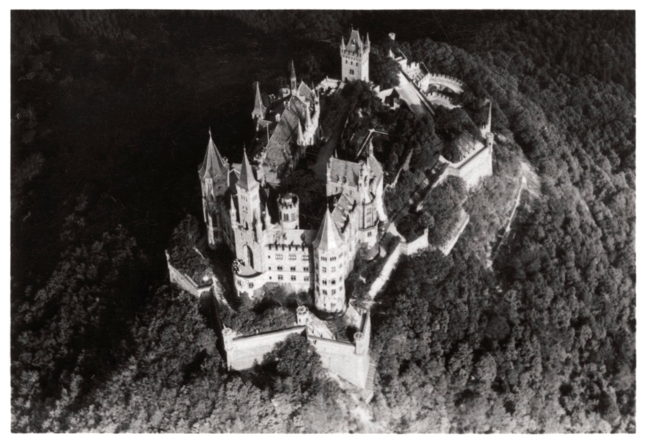 Hohenzollern kastély légi felvétele, Baden-Württemberg, Németország, Zeppelinről, c1931 1933 alkotó: Unbekannt