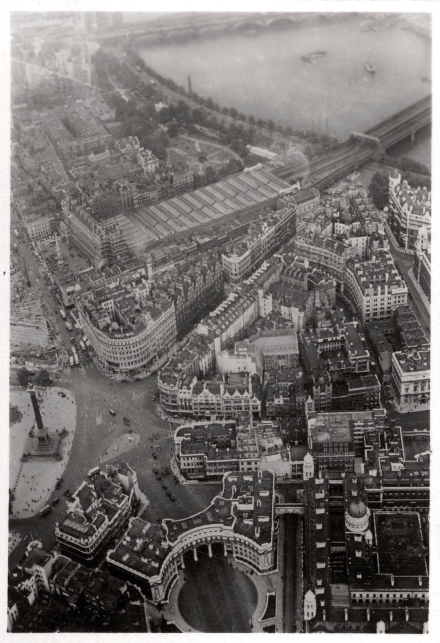 A londoni Trafalgar Square légi felvétele egy Zeppelinről, 1931, 1933 alkotó: Unbekannt