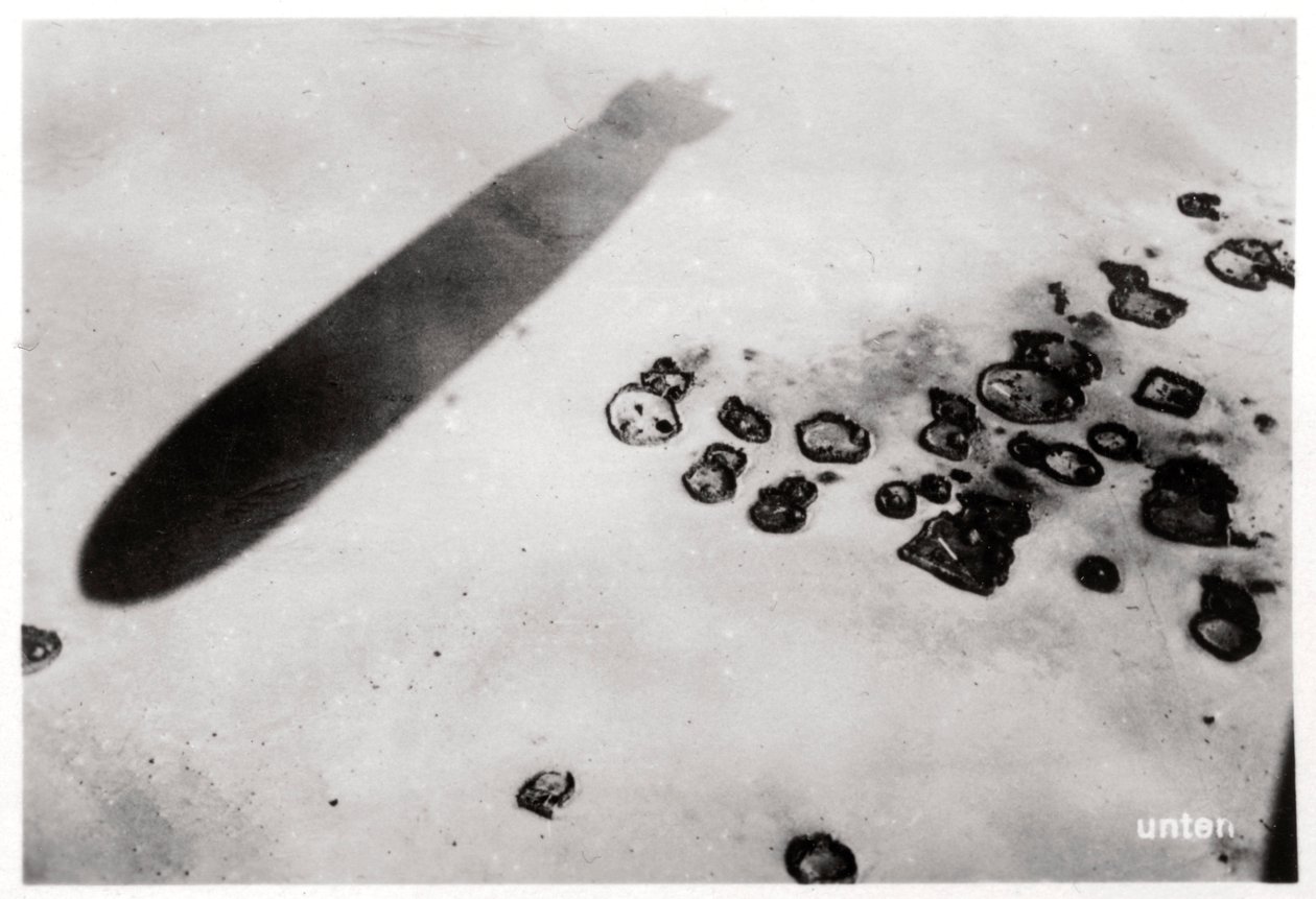 Egy sivatagi település légi felvétele, Zeppelin árnyékával, 1931 1933 alkotó: Unbekannt
