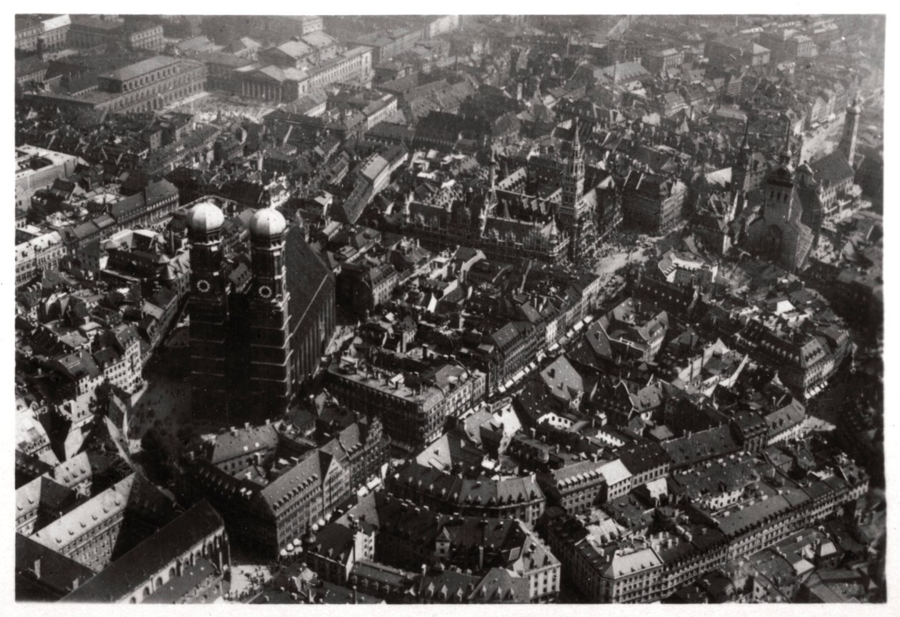 Légifelvétel a Frauenkirche-ről, München, Németország, Zeppelinről, c1931 1933 alkotó: Unbekannt