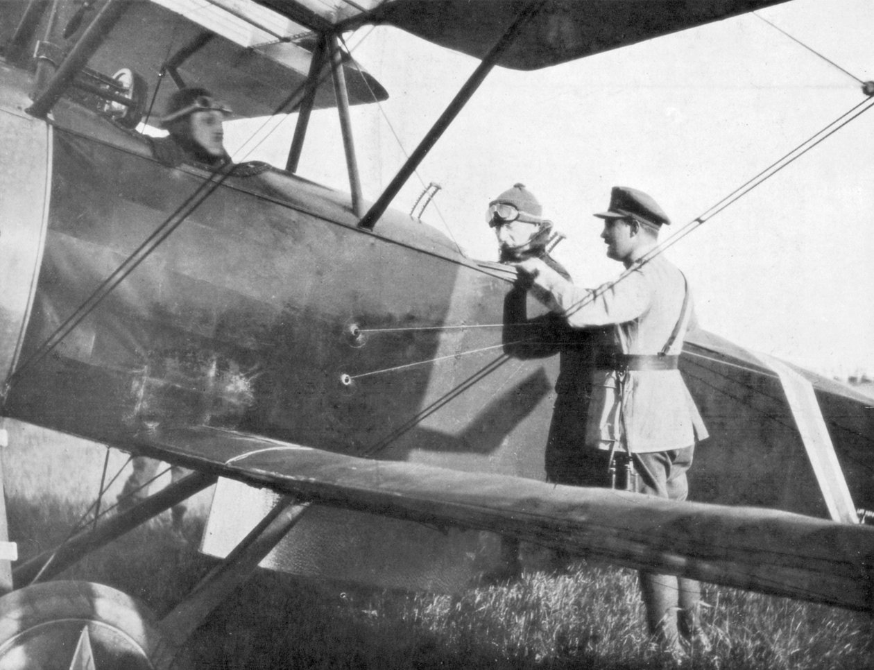 I. Albert belga, repülővel indul, hogy meglátogassa az Yser vonalait, 1917 alkotó: Unbekannt