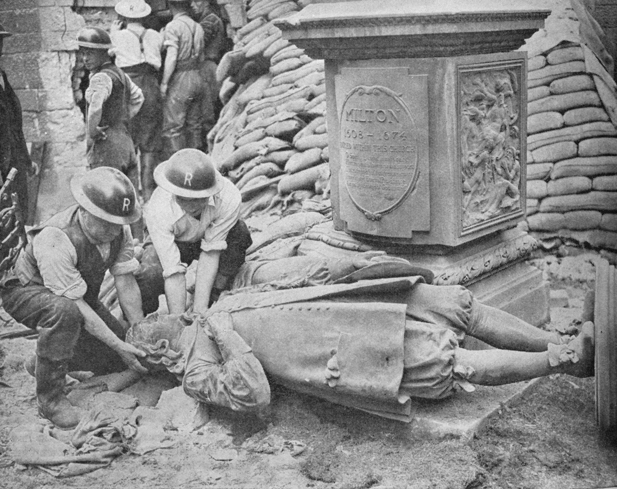 All Night Raid Nagy-Britannia fővárosában – John Milton szobra, 1940, 1940 alkotó: Unbekannt