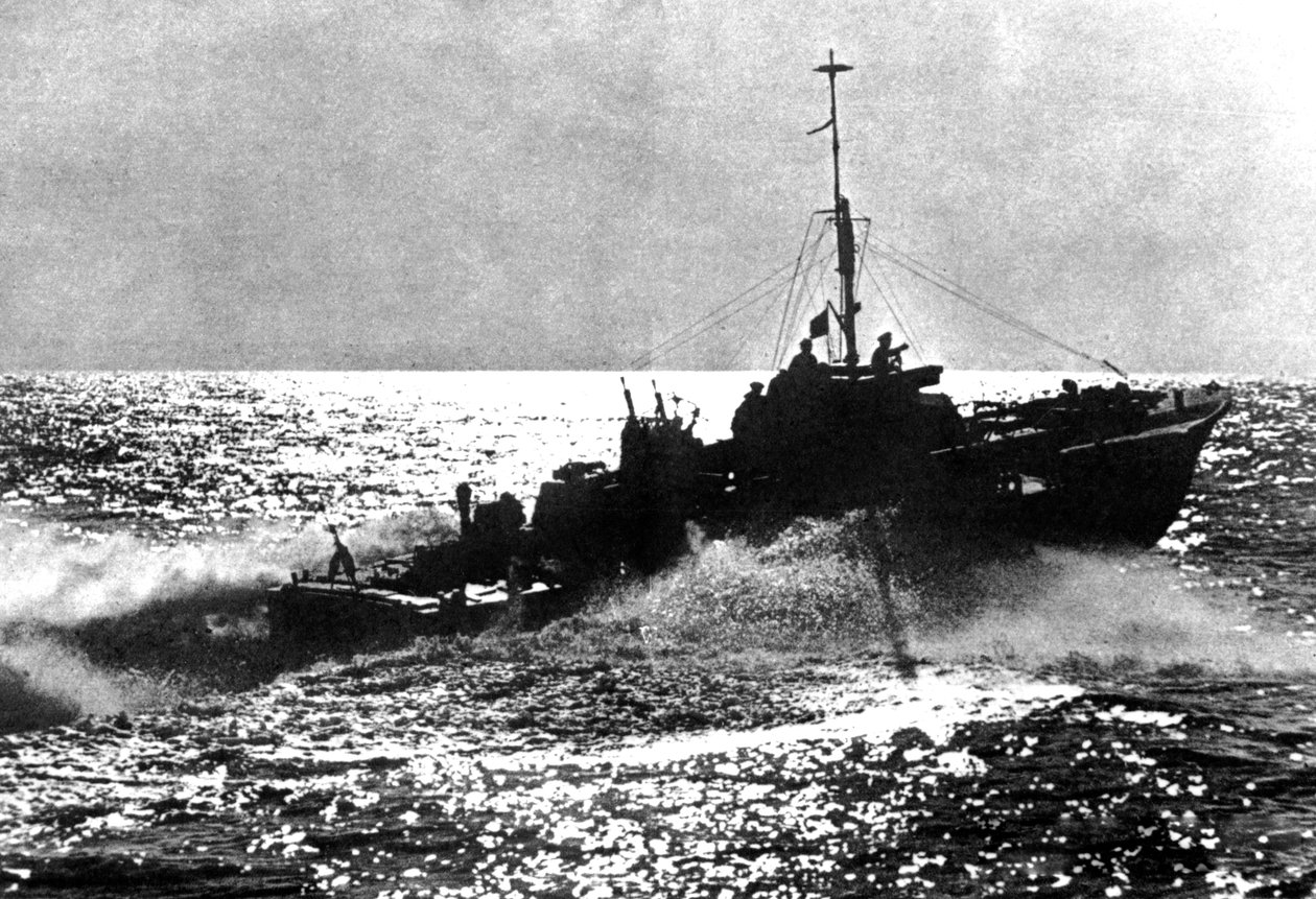 Szövetséges motoros torpedócsónak járőrözés közben a francia partoknál, 1944 alkotó: Unbekannt