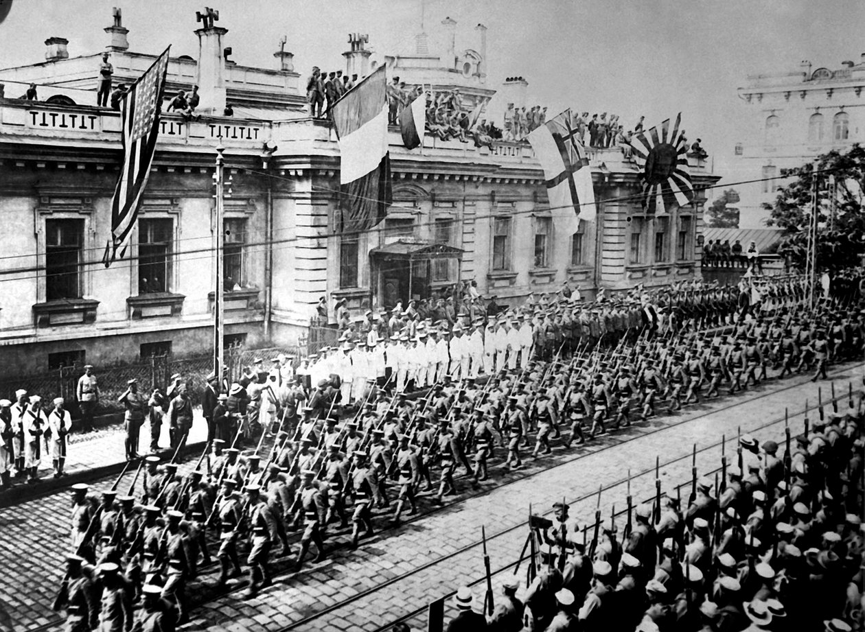 Szövetséges katonák és tengerészek Vlagyivosztokban, Oroszországban, 1918. szeptember alkotó: Unbekannt