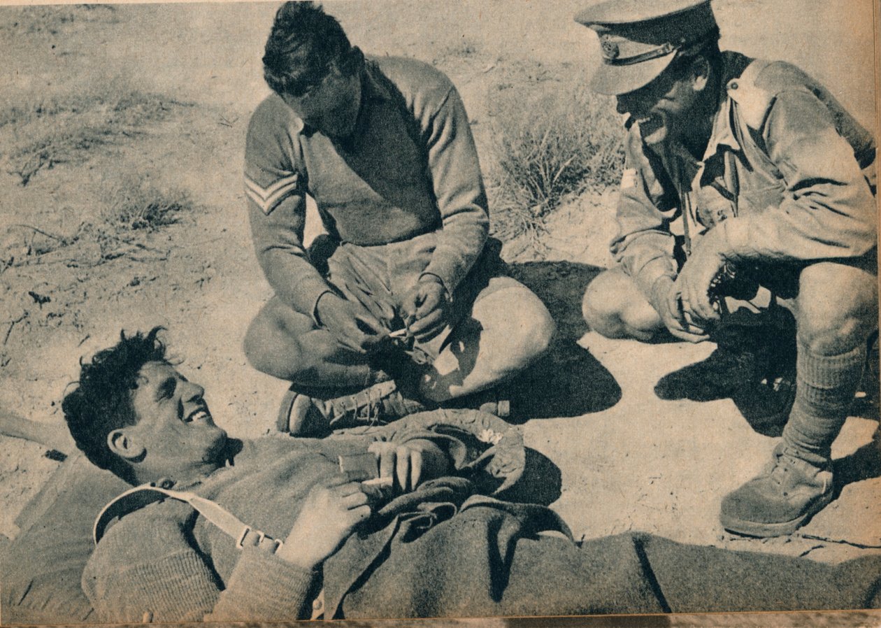 Mentősök egy megsebesült páncéltörő tüzérrel, c1942 1944 alkotó: Unbekannt