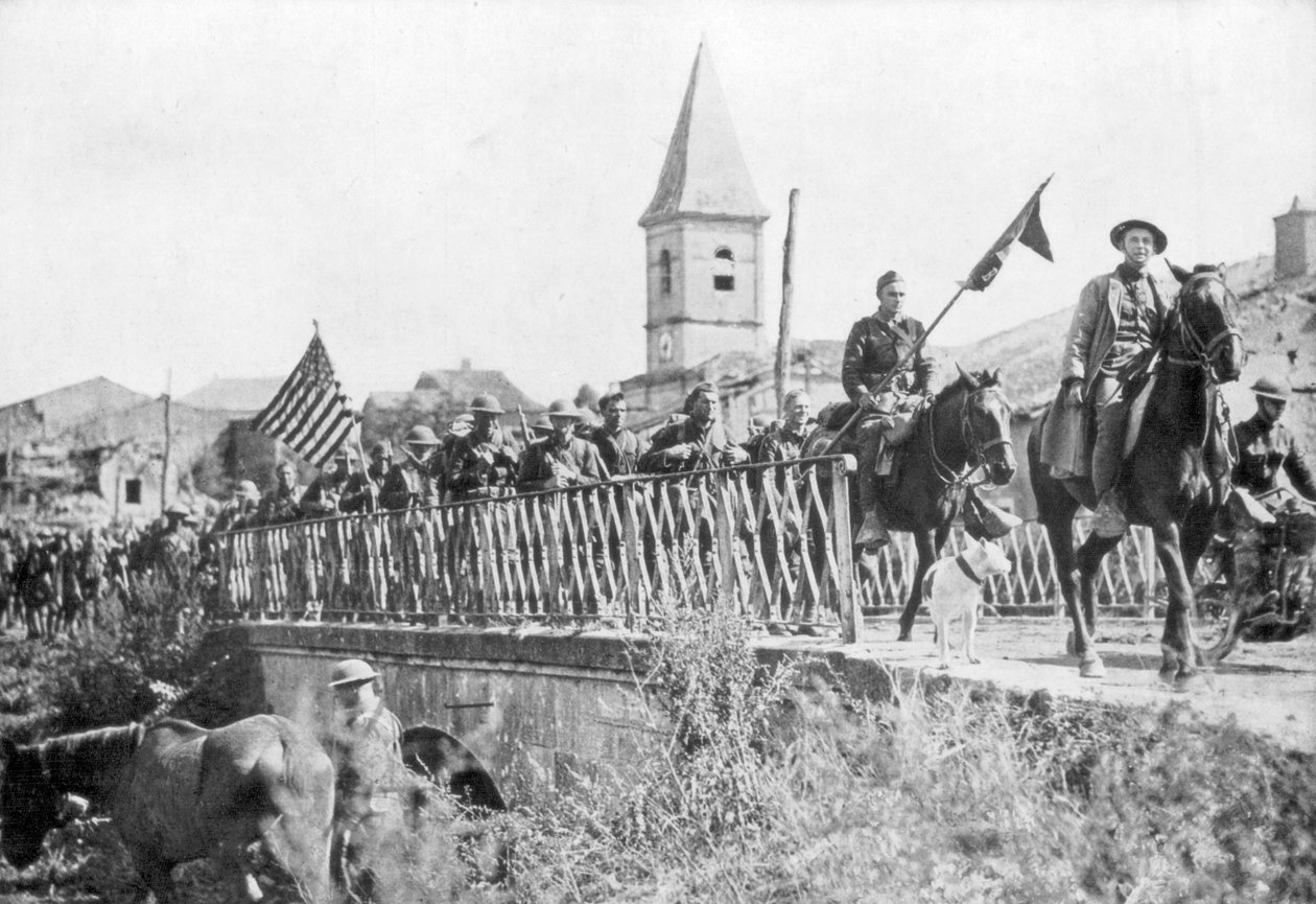 Amerikai katonák belépve a franciaországi Saint-Mihiel melletti Nonsard faluba 1918. szeptember 12-15. alkotó: Unbekannt