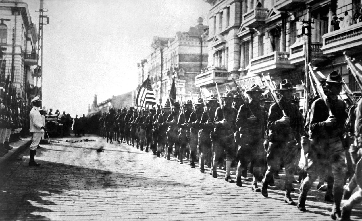 Amerikai csapatok felvonulás Vlagyivosztokban, Oroszországban, 1918 alkotó: Unbekannt