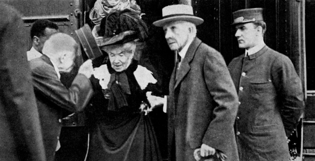 John D Rockefeller amerikai iparmágnás és felesége megérkezik az Ohio állambeli Clevelandbe, 1912 1951 alkotó: Unbekannt