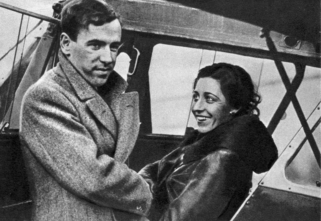 Amy Johnson brit repülős, aki Fokvárosba készül, 1932-ben. alkotó: Unbekannt