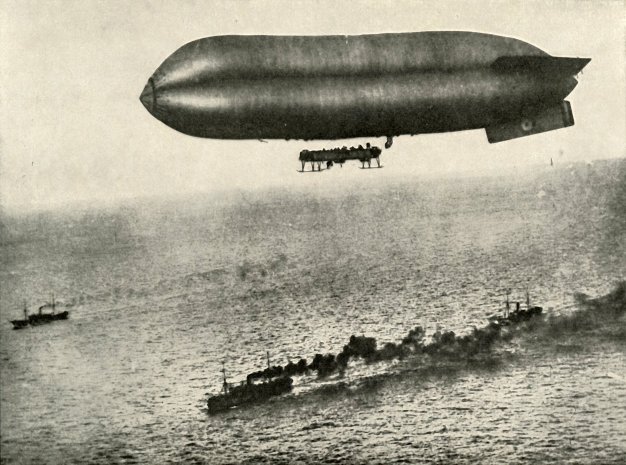 Egy léghajó konvojt kísérve, 1919. alkotó: Unbekannt