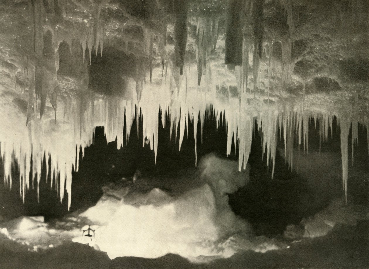 Jégbarlang télen, c1908, 1909. alkotó: Unbekannt