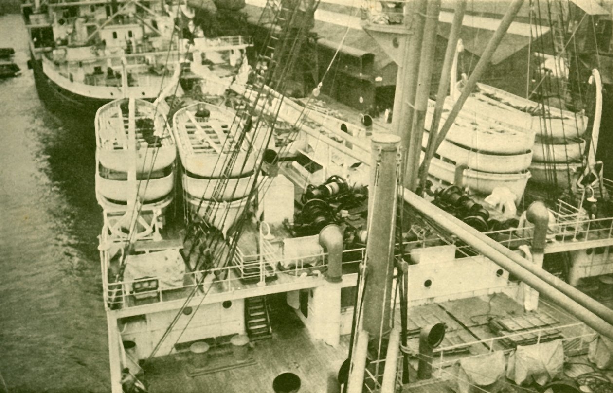Lenyűgöző csónakok sora a Leviathan fedélzetén., 1930. alkotó: Unbekannt