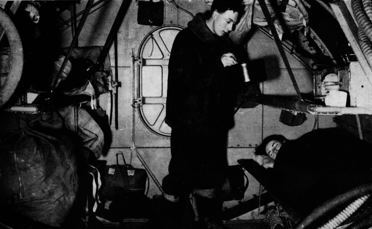 Egy RAF rigger reggelit szolgál fel reggel 6:30-kor, 1940 1943 alkotó: Unbekannt