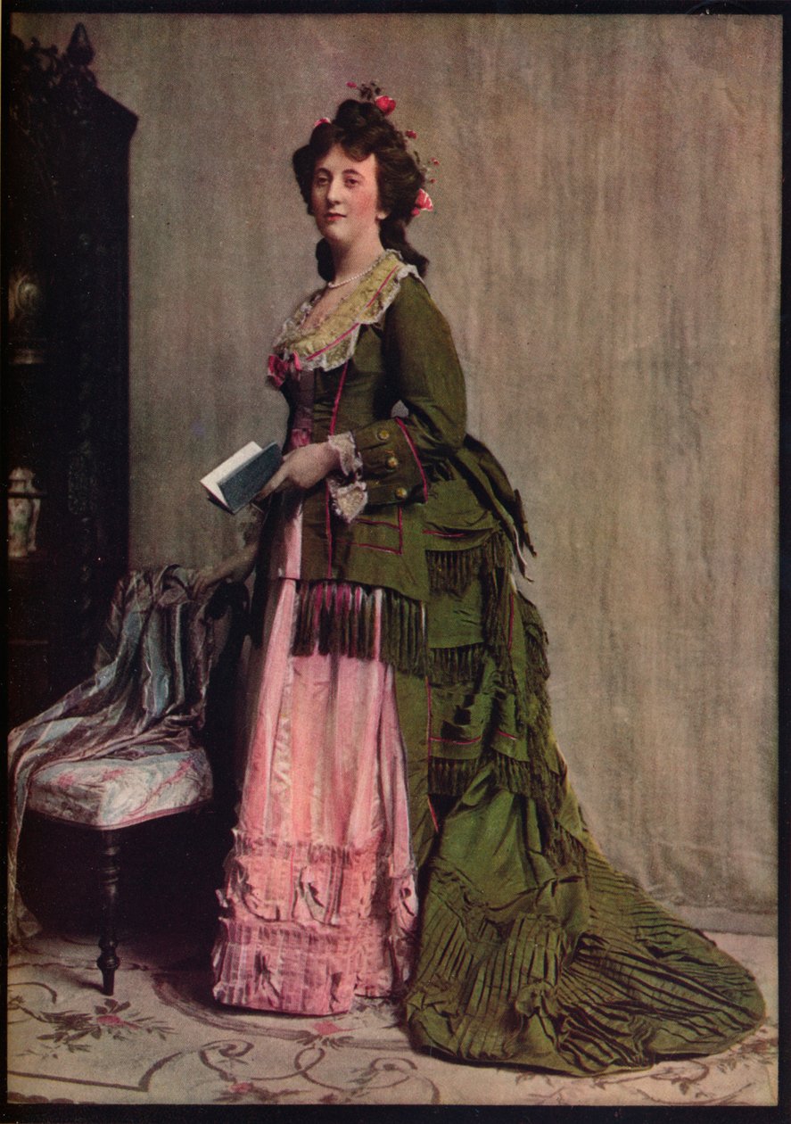 Zöld és rózsaszín selyem délutáni ruha. Nagyon jellemző az 1868 és 1878 közötti módokra, c1913 alkotó: Unbekannt