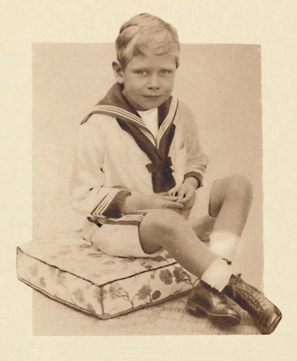 Leendő karrier jele: Tengerészruhás Albert herceg, 1900, 1937 alkotó: Unbekannt