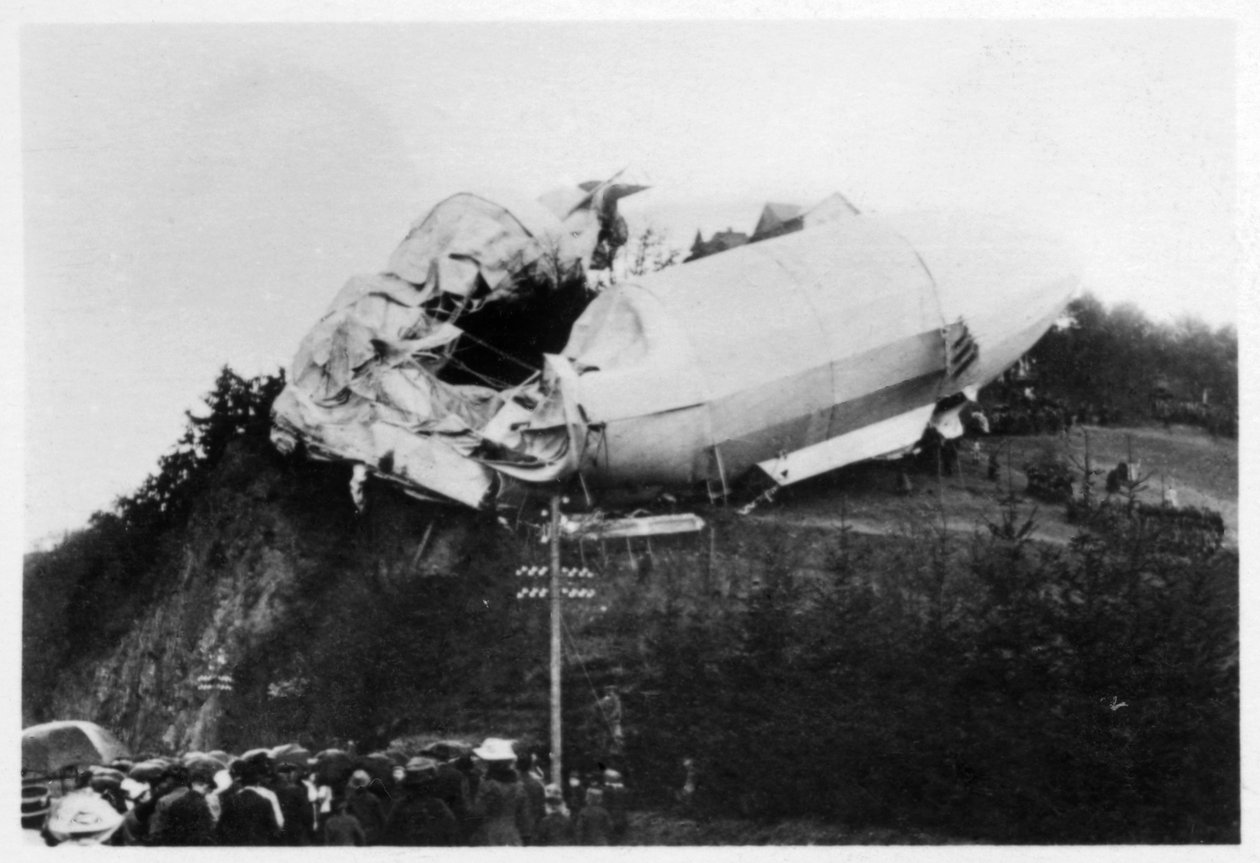 Army Zeppelin Z2 LZ5 rekedt Weilburg közelében egy vihar során, Németország, 1910, 1933 alkotó: Unbekannt