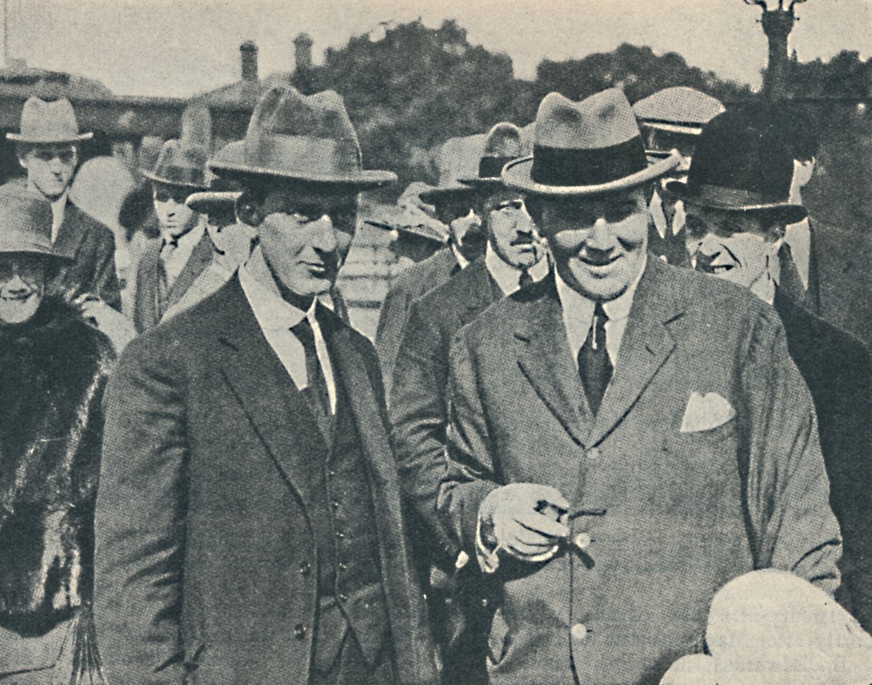 Érkezés Angliába. Cecil Foster kapitány és főtisztje, Gravesend, 1923. augusztus, 1936. alkotó: Unbekannt