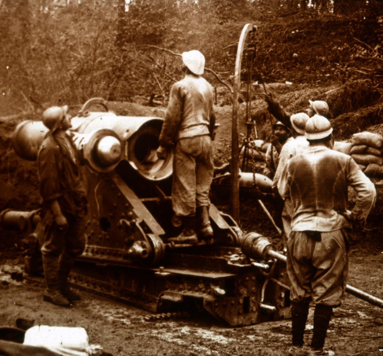 Tüzérség, Bois du Chatelet, Franciaország, 1914-c1918 alkotó: Unbekannt