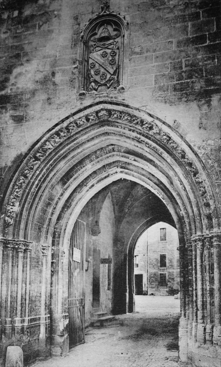 Avignon – Pápai palota. - Főbejárat. - És Clément heraldikája VI, c1925 alkotó: Unbekannt