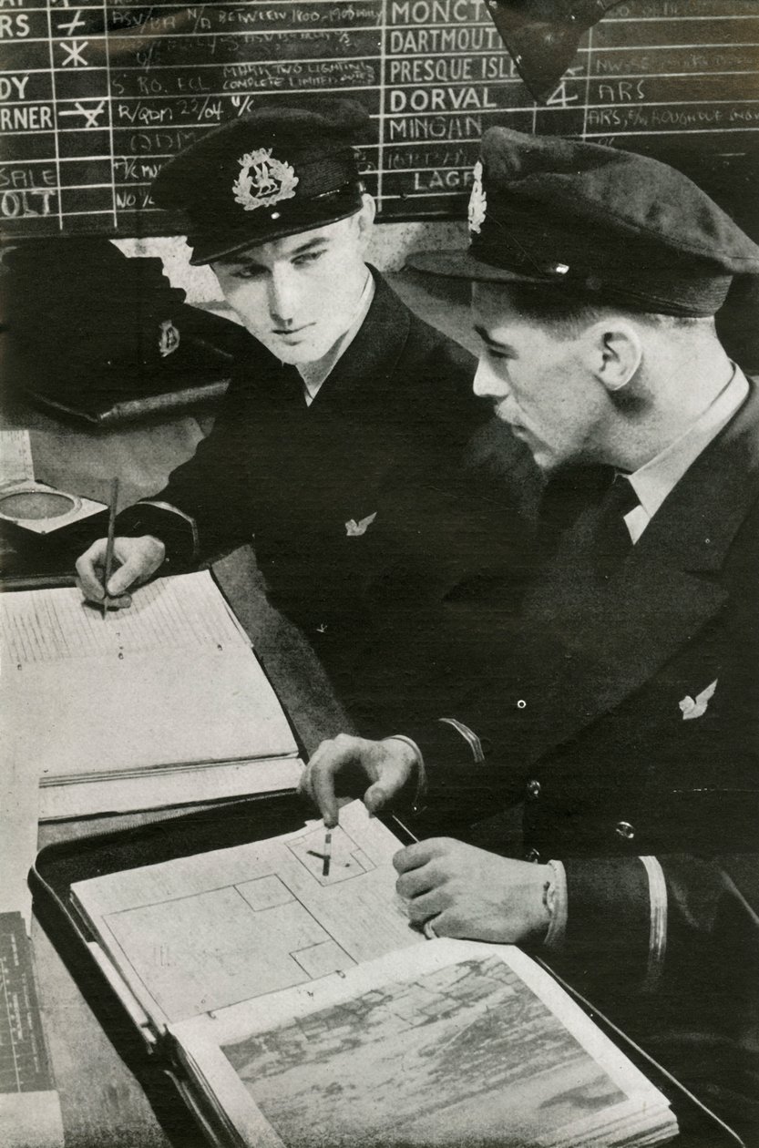 A BOAC navigációs tisztjei repülési tervet készítenek, II. világháború, c1939-c1944 1946. alkotó: Unbekannt