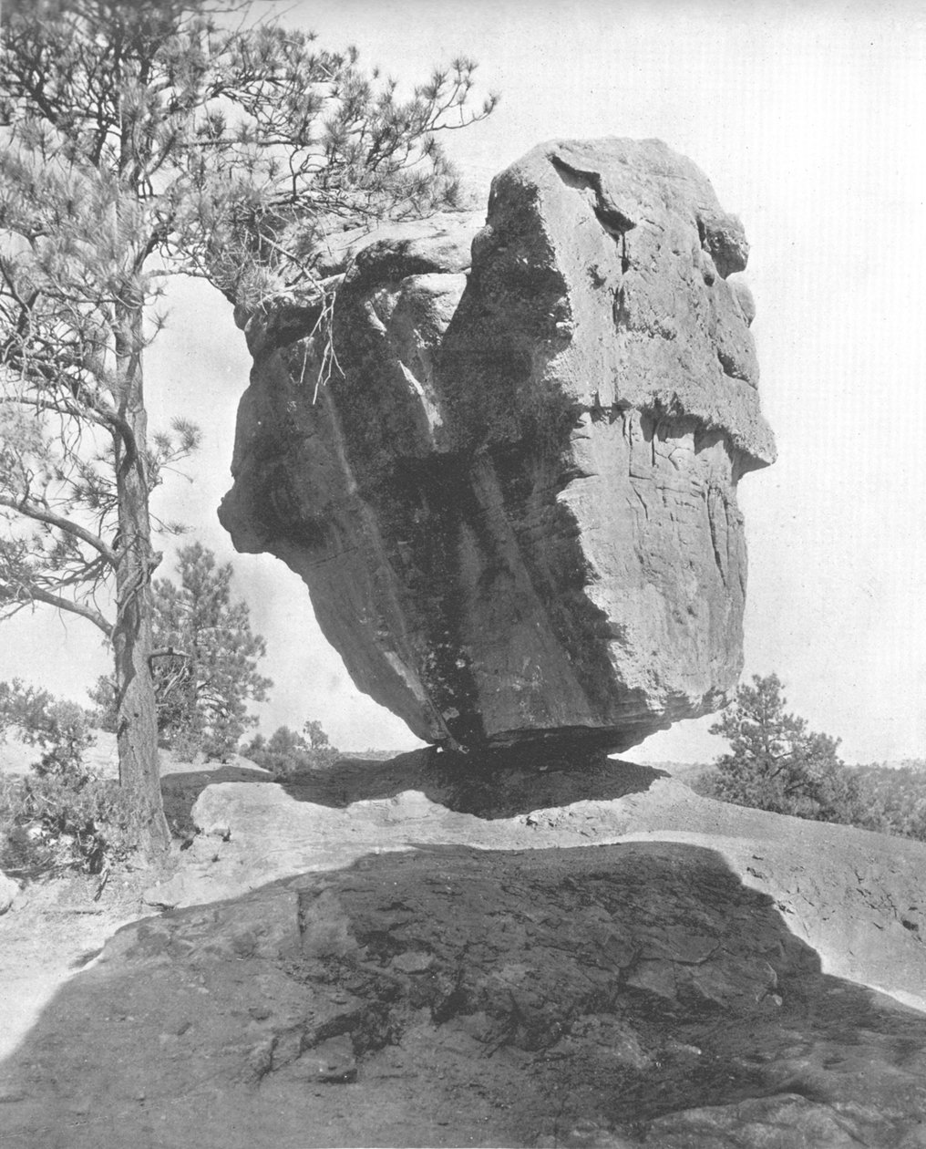 Balanced Rock, Garden of the Gods, Colorado, USA, 1900 körül. alkotó: Unbekannt