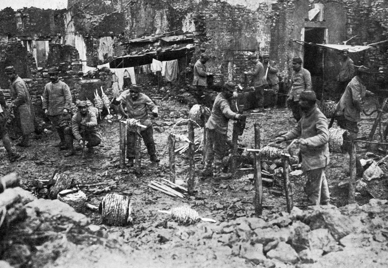Szögesdrót-tekercselés, Verdun védelme, Franciaország, Első világháború, 1916, c1920 alkotó: Unbekannt