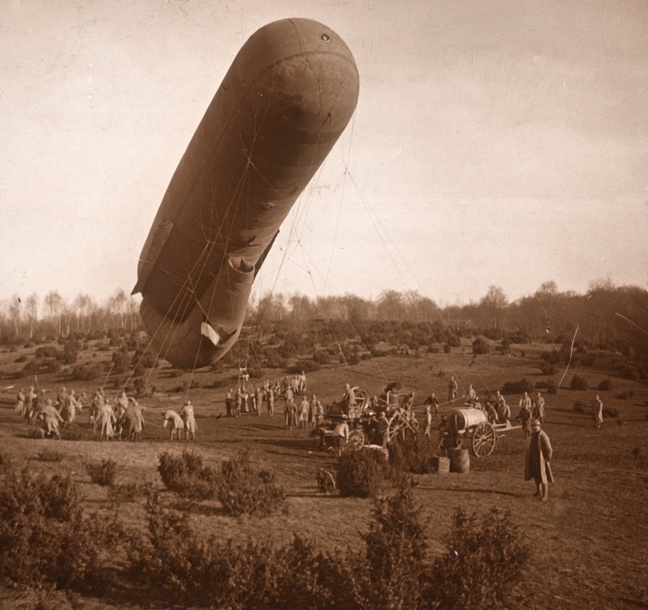 Barrage ballon, Somme, Észak-Franciaország, c1914-c1918 alkotó: Unbekannt