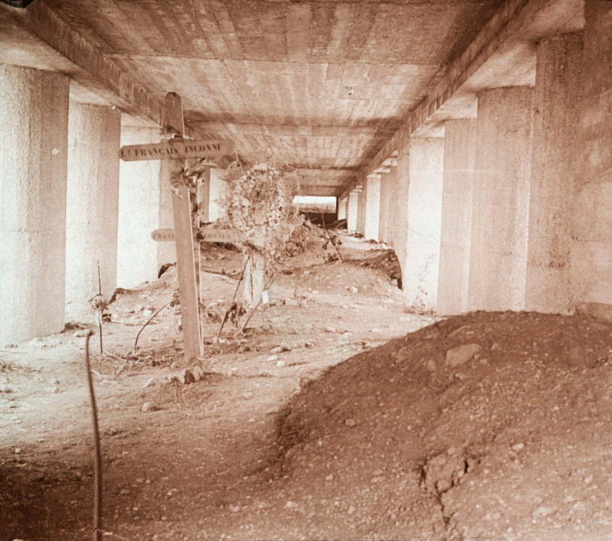 Bajonett-árok, Verdun, Észak-Franciaország, 1916-c1918. alkotó: Unbekannt