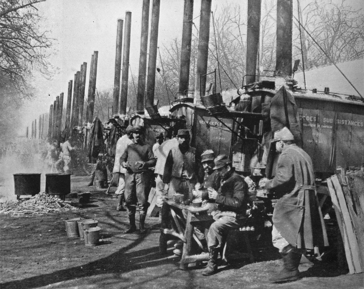 A francia vonalak mögött, a francia hadsereghez csatolt terepi konyhák, 1915 alkotó: Unbekannt