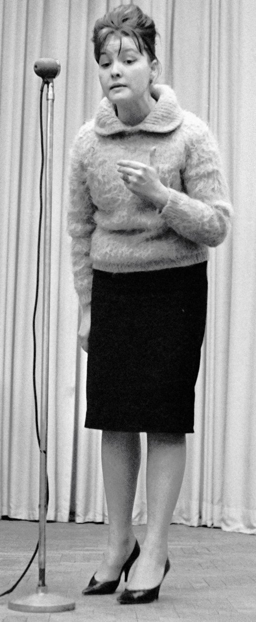 Bella Akhmadulina orosz költő, 1960-as évek alkotó: Unbekannt