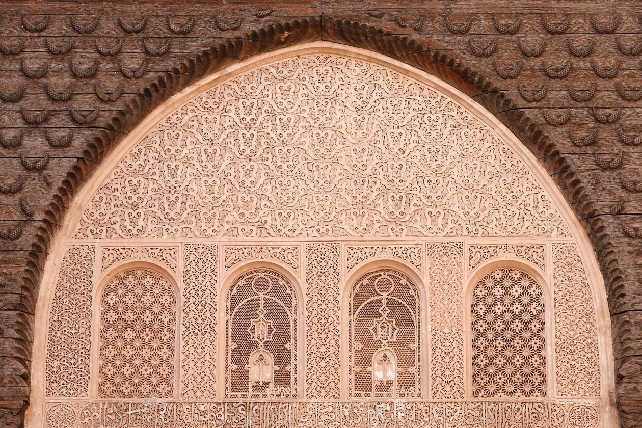 Ben Youssef Medersa a legnagyobb Medersa Marokkóban, eredetileg egy vallási iskola, amelyet Abou el Hassan vezetésével alapítottak, Marrakech, Marokkó alkotó: Unbekannt