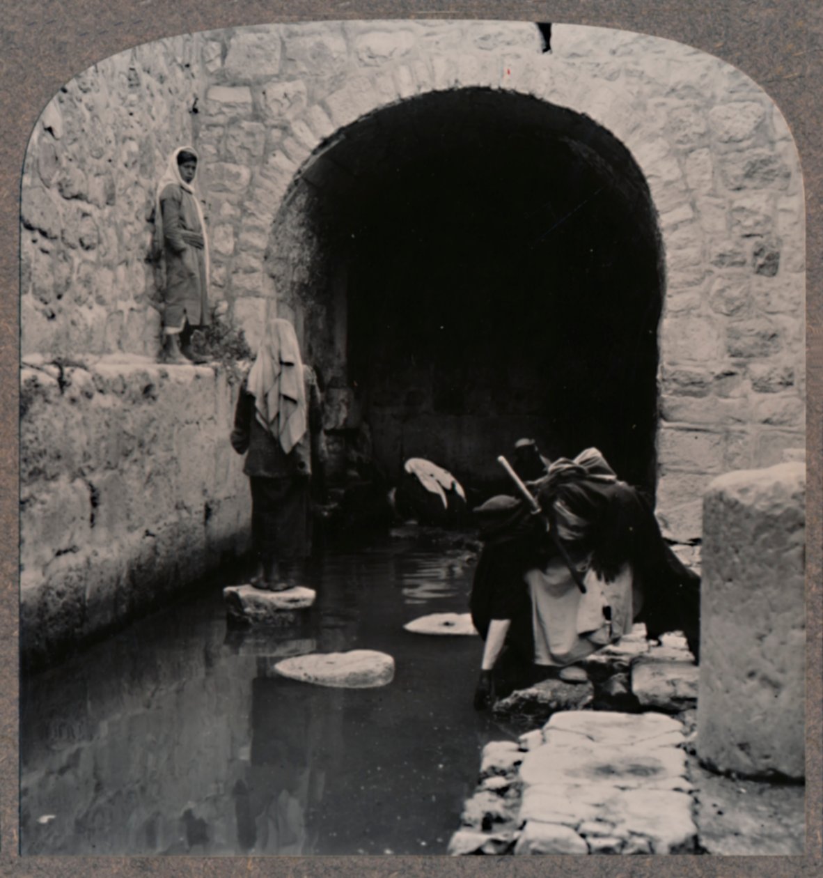 Vakok mossák szemüket a Siloám tavában, 1900 alkotó: Unbekannt