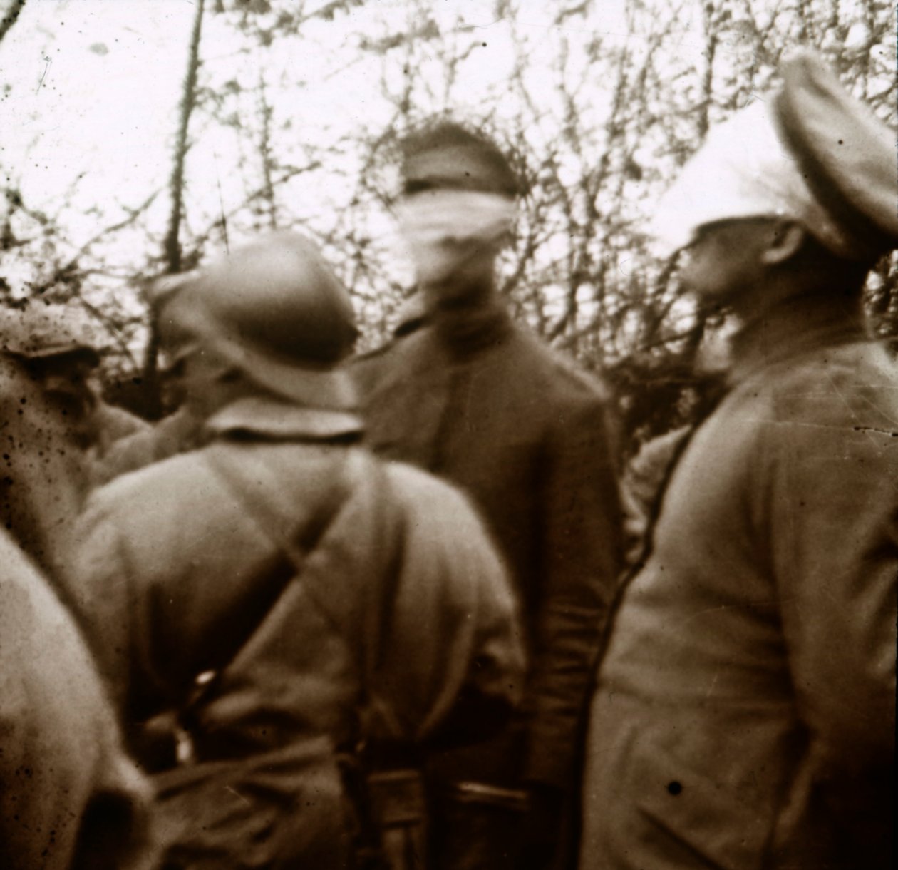 Bekötött szemű katonák, 1918. november alkotó: Unbekannt