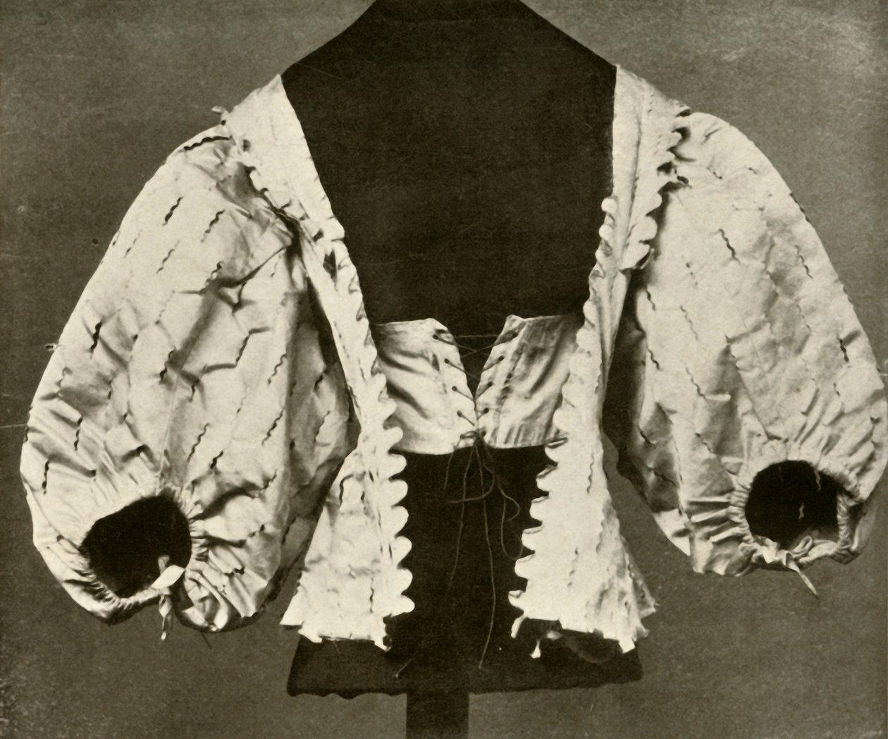 Vágott és rózsaszínű fehér szatén test, 1620-1640, 1937. alkotó: Unbekannt