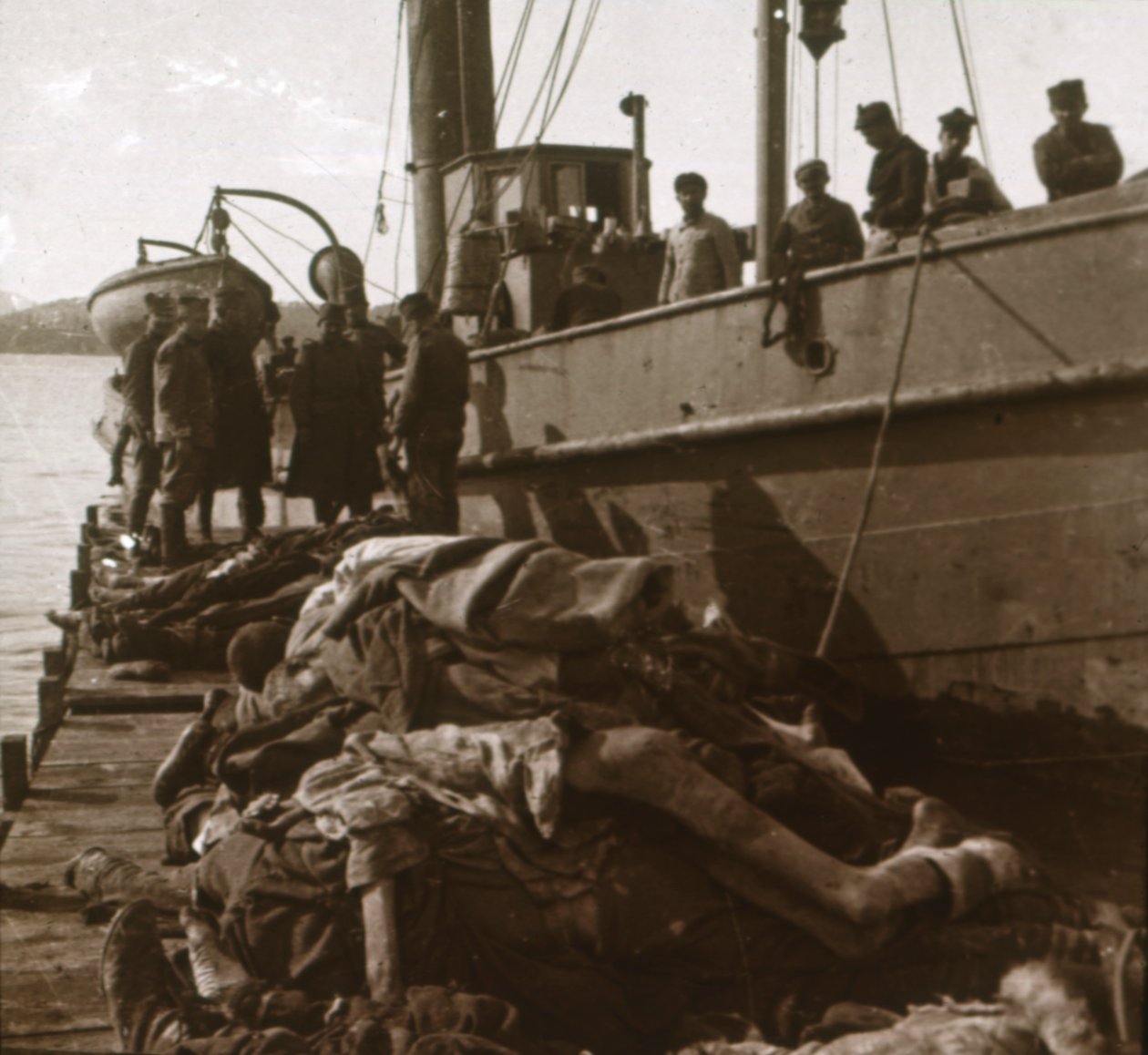 Tífusz áldozatainak testei, Korfu, Görögország, 1915 alkotó: Unbekannt