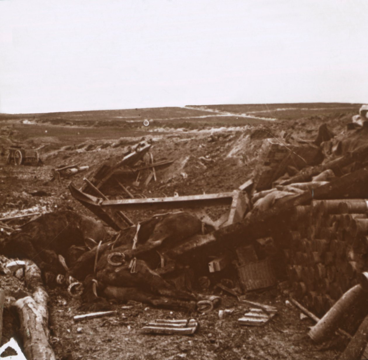 Bombázott akkumulátor, Clery, Franciaország, c1914-c1918 alkotó: Unbekannt