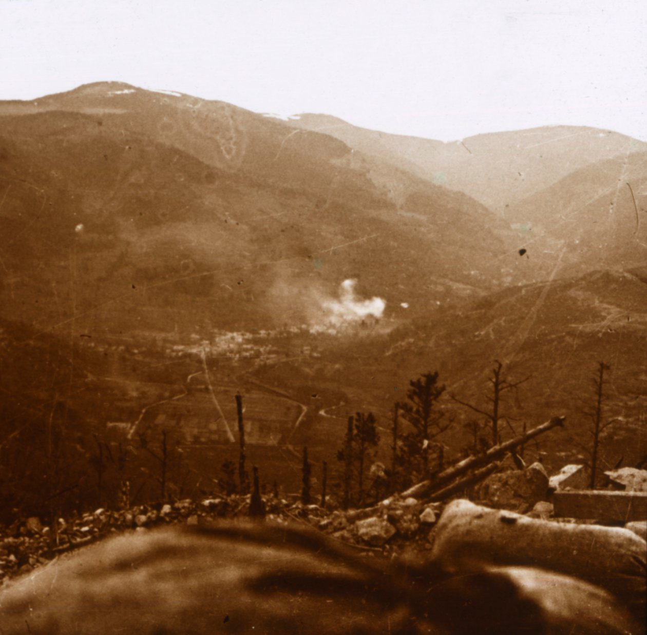 Bombázás, Metzeral, Észak-Franciaország, c1914-c1918 alkotó: Unbekannt