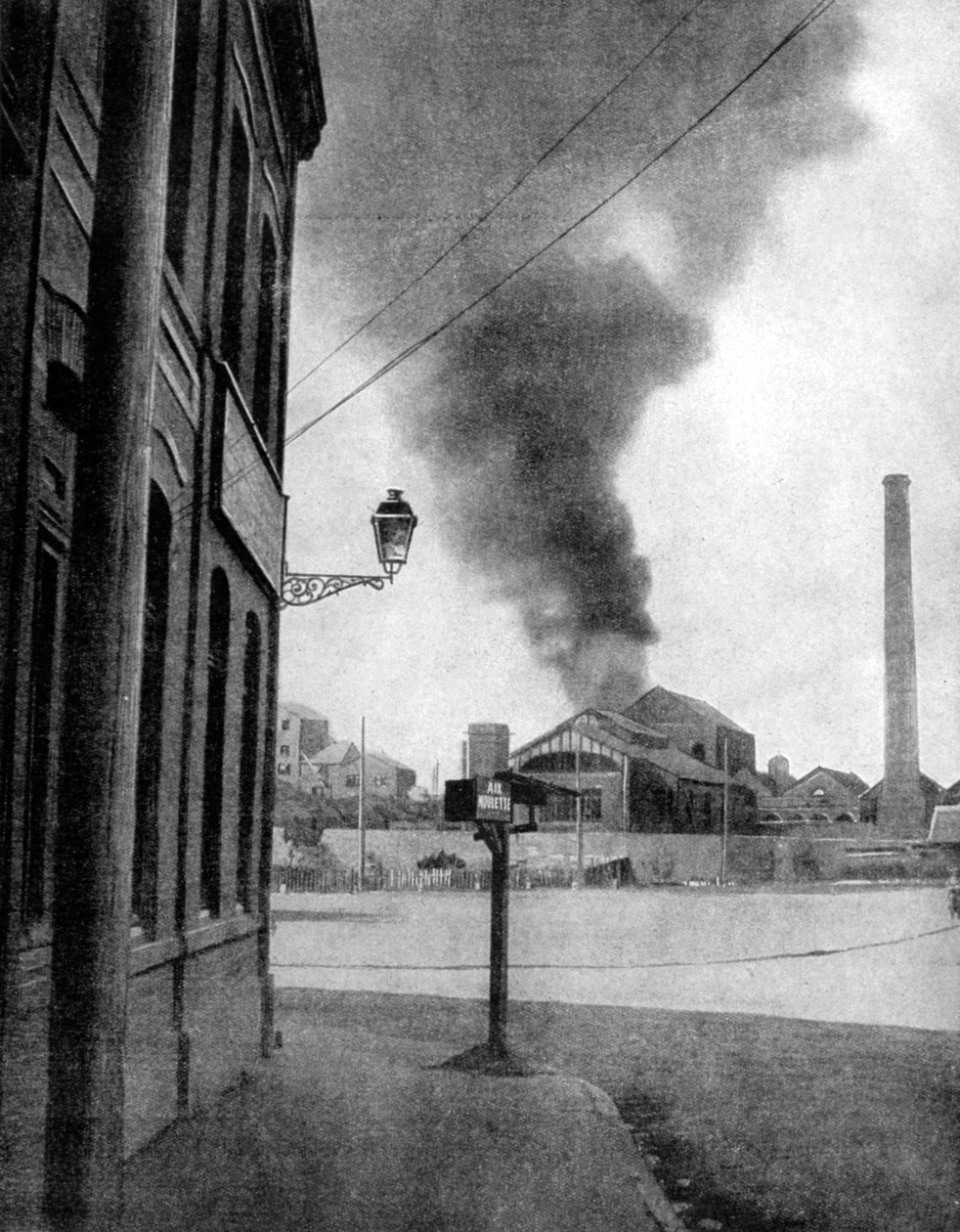 A németek egy aknát bombáztak, Pas-de-Calais, Franciaország, 1915 alkotó: Unbekannt