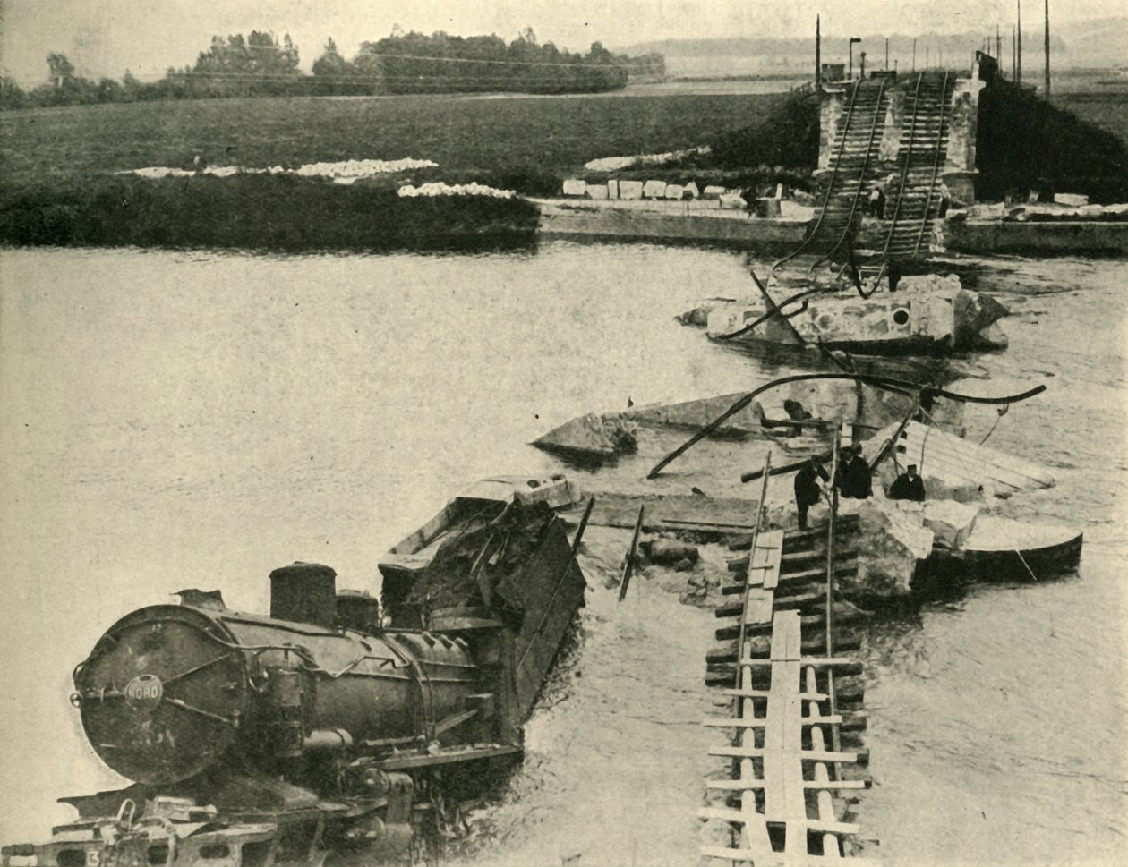 Bombázott híd és kisiklott vonat, Észak-Franciaország, első világháború, 1914, 1920 körül. alkotó: Unbekannt