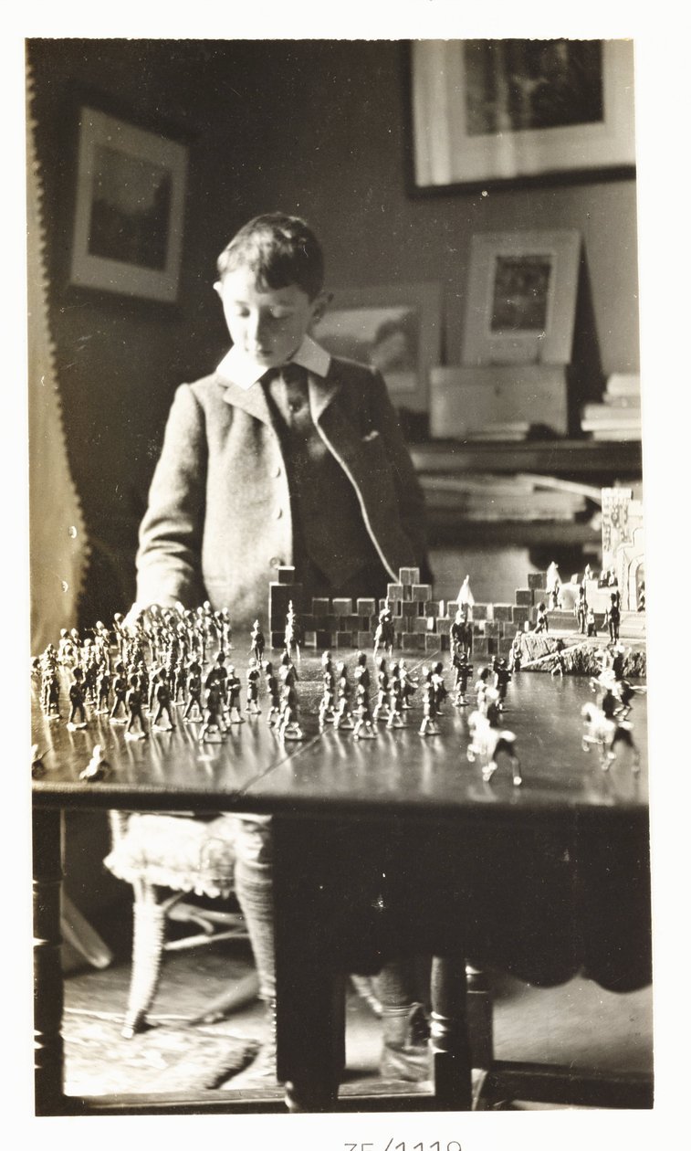 Játékkatonákkal játszó fiú, 1912 alkotó: Unbekannt